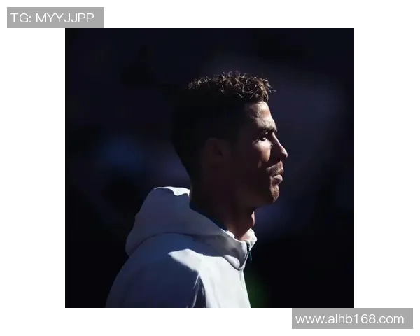 足球球星背身头像展示,体现力量与优雅的完美结合 足球球星背身头像展示,体现力量与优雅的完美结合