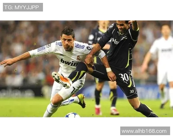 足球球星高难度摆腿动作高清展示瞬间展现技术与力量之美 足球球星高难度摆腿动作高清展示瞬间展现技术与力量之美